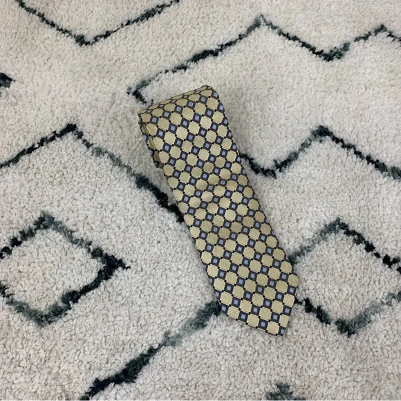 ✨5 FOR $25✨ BILL Bill Blass Gold and Black Men's Tie - Picture 2 of 7
